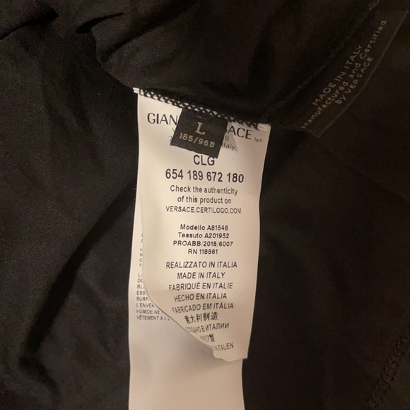 Versace T-shirt - Picture 8 of 9